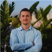 Coach y facilitador formado en 4 diferentes metodologías de coaching y liderazgo en las mejores escuelas internacionales.